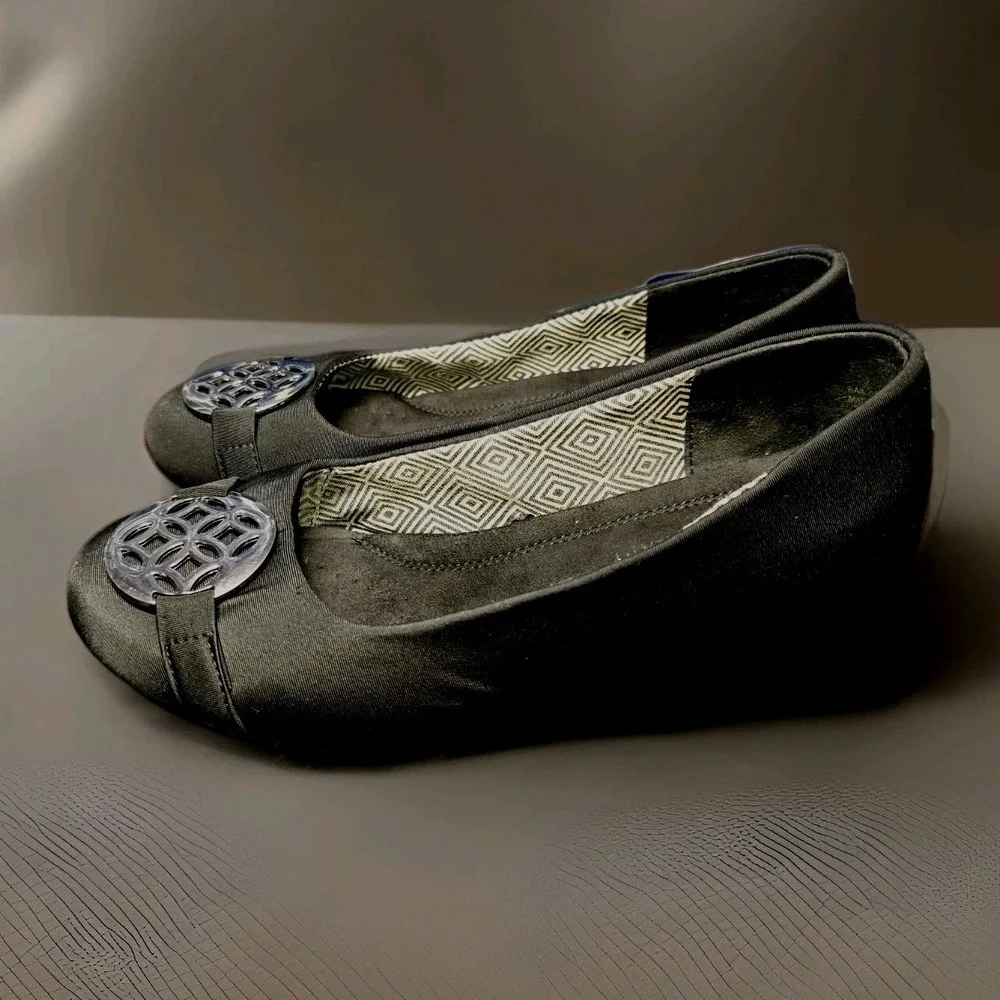 Laundry By Shelli Segal step into